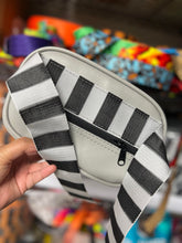 Load image into Gallery viewer, Pre order Handcrafted Small CREEP box bag: light grey and Black
