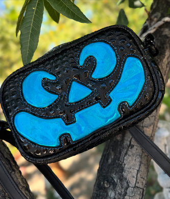 Hand Crafted : Small square Bag Black and high shine blue