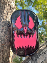 Load image into Gallery viewer, Handcrafted: Side Bag black and Pink
