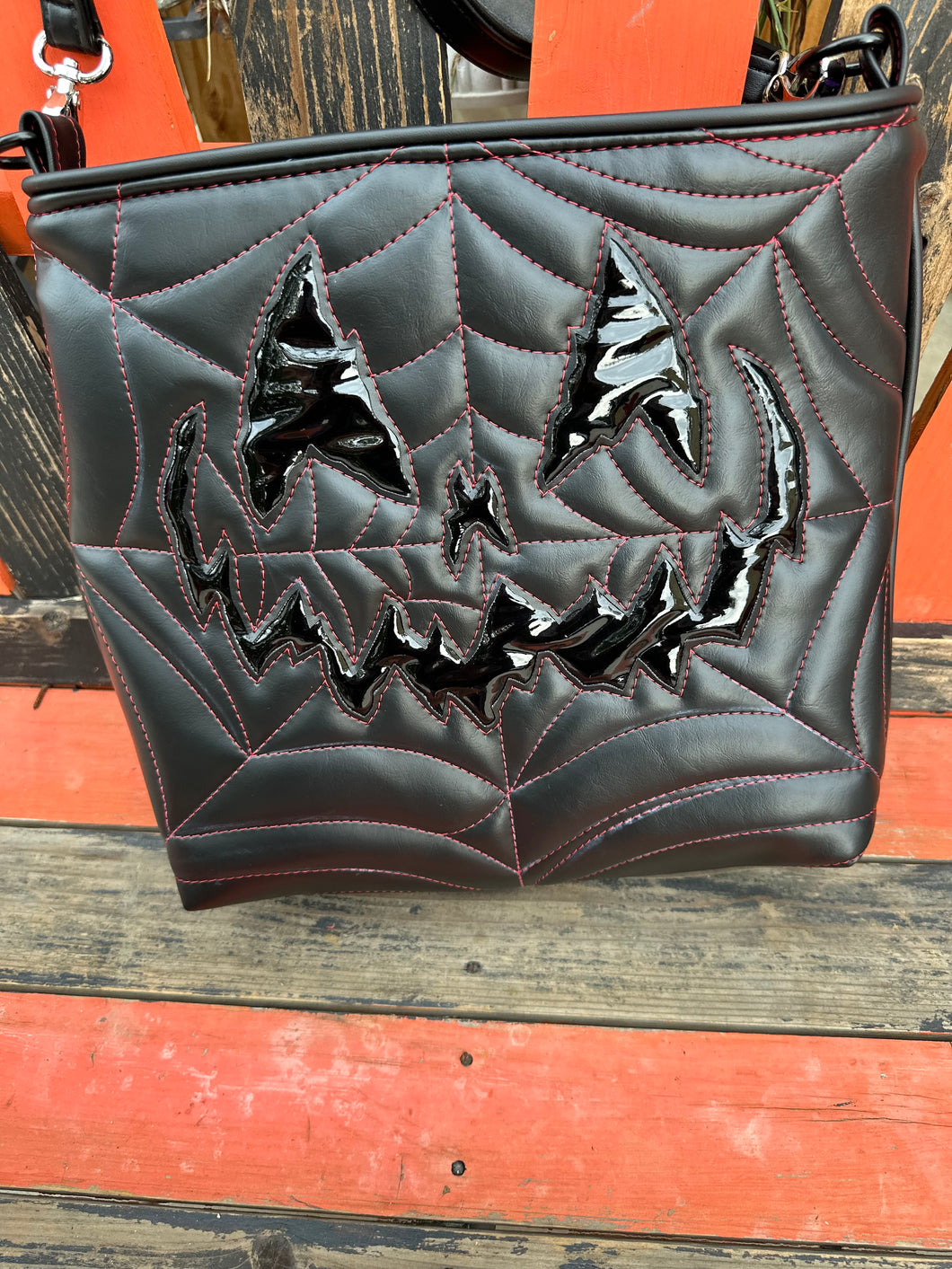 Handcrafted La Araña Bat tote Red